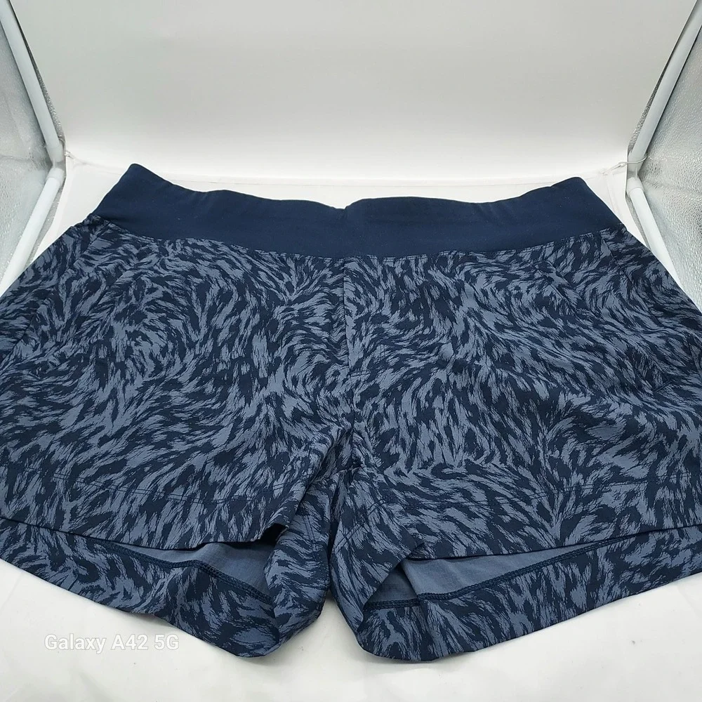 Athleta Trekkie North Printed Short Navy Blue Grey‎ Abstract Hiking 18 657667-00